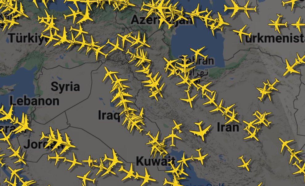 airspace over Syria and Lebanon as of now according to @flightradar24 flights over Iran, Iraq are ongoing