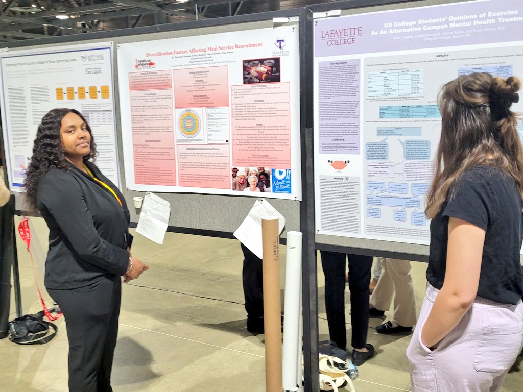 realsocialwork's tweet image. Last day of @CURinAction NCUR Conference. @TarletonState @TarletonSOCW senior Savannah presented her last poster. Next up MSW and submit for publication to undergrad research journal. #BleedPurple #ResearchIsFun