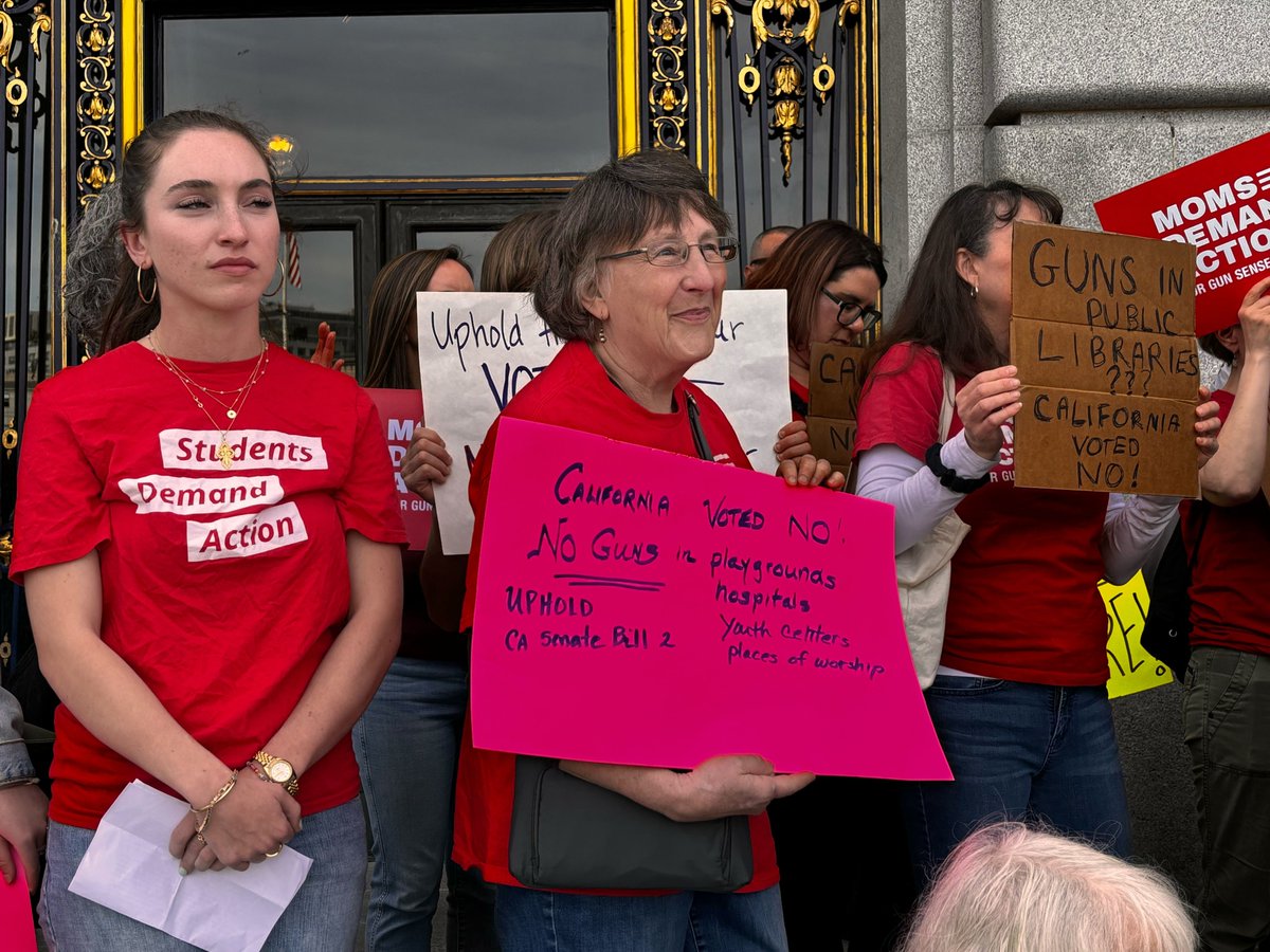 NOW: Our volunteers are rallying with @BradyBuzz and @AMarch4OurLives, urging the Ninth Circuit Court of Appeals to uphold laws in California that help keep guns out of sensitive places like parks, hospitals, playgrounds, and bars. #MomsAreEverywhere #CALeg