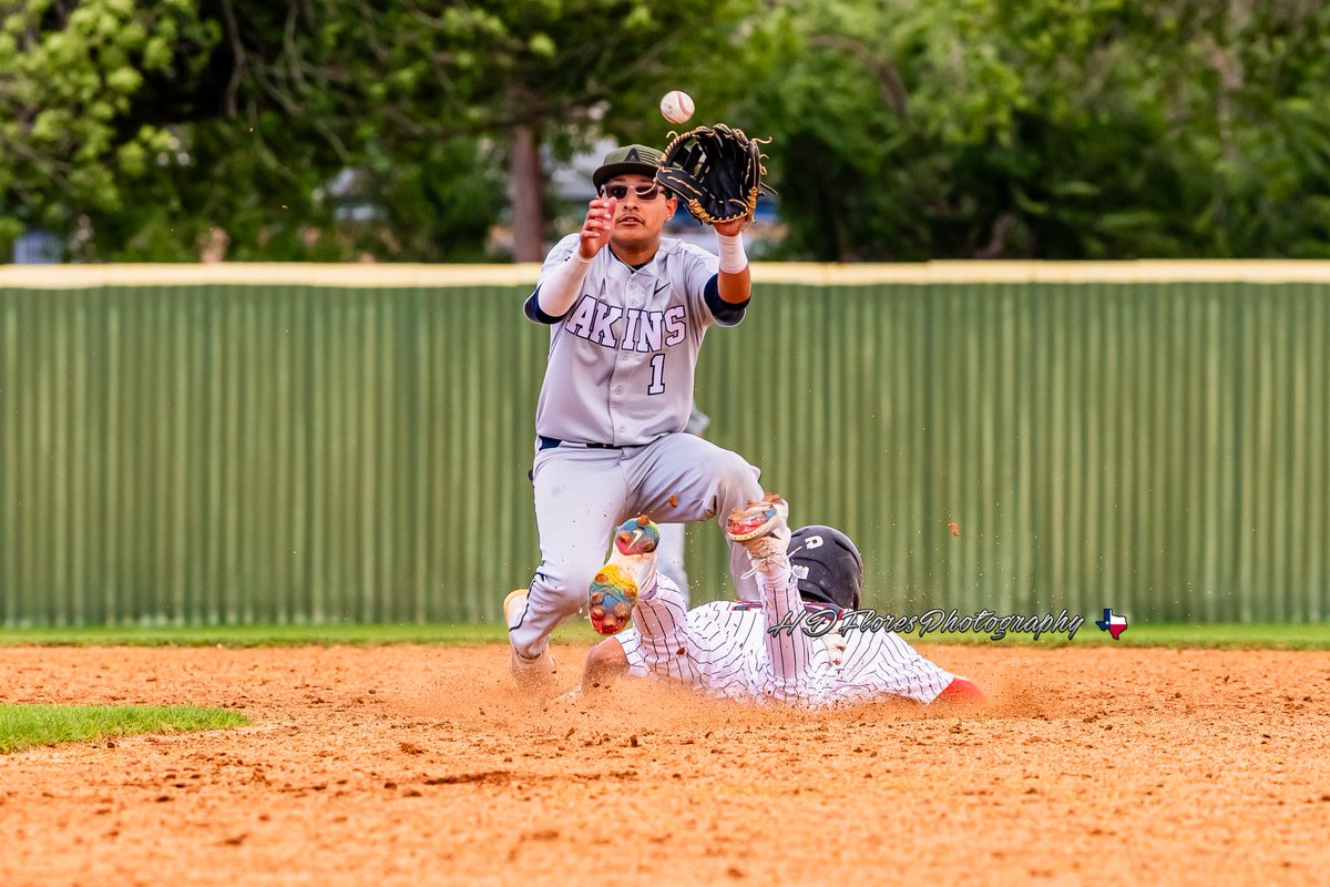 A great afternoon for some Bowie Baseball. Bulldawgs with the win vs Akins at Burger Stadium. Final 6-1 DAWGS!!!🐾⚾️ @BowieDugout @AISDBowie @var_austin @MaxPreps #TXHSBaseball