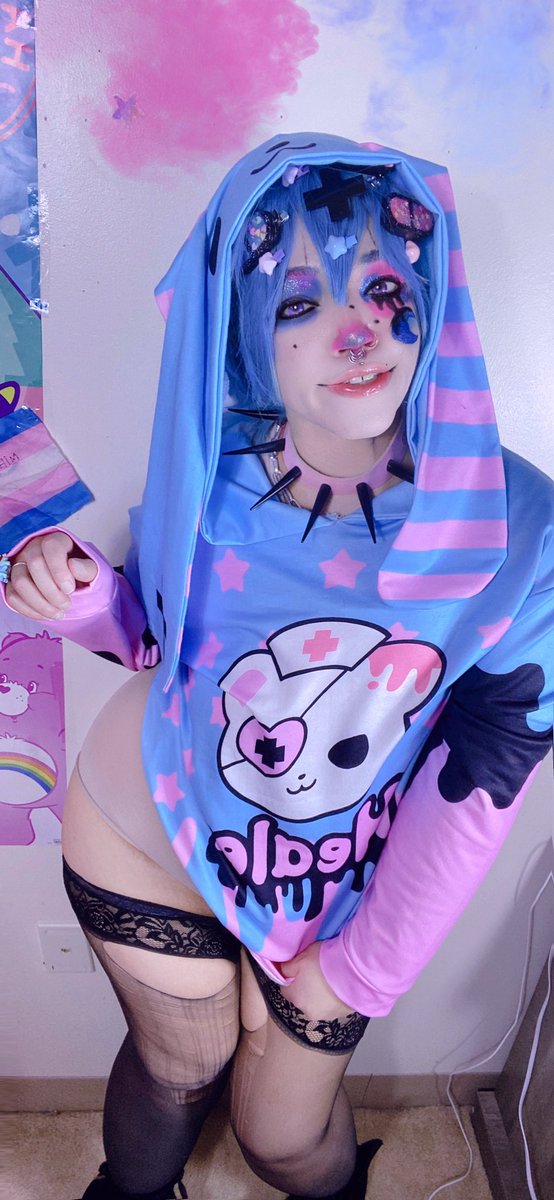 DecklynnM00's tweet photo. I know it hurts, and my body's come undone๐ผ๐โ๏ธ๐๐๐๐
I could leave but, I'm not strong enough to #decklynnmoo #ventart #creepycute #bluesclues #blue #makeupart #funmakeup #clown #anime #circus #jester #femboy #jesterboy #sickboy https://t.co/TRiOCU3ra2