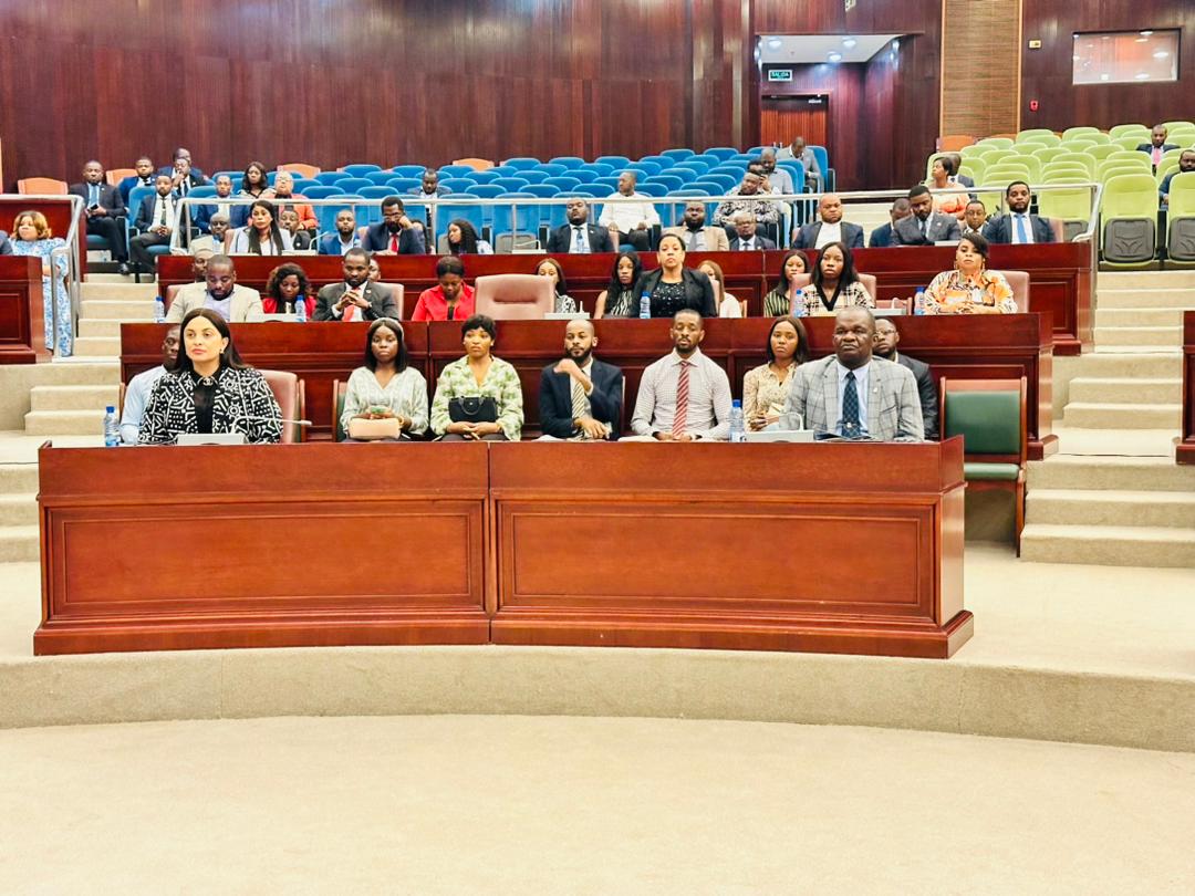 NdemesogoNsue's tweet photo. Guinea Ecuatorial ya dispone de un padrón fiable de empresas, tras la presentación de los datos del 1er censo de empresas. Gracias #AFRISTAT y #BancoMundial por vuestro apoyo tenico al #INEGE https://t.co/gzw8srNnIU