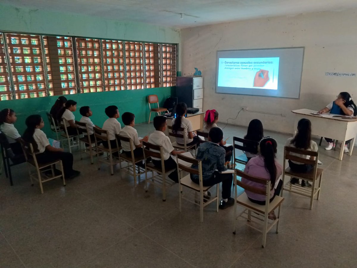 Charla a nuestros estudiantes por parte de Corpoelec. @MPPEDUCACION <a href="/CDCEAragua/">CDCE ARAGUA</a> <a href="/LeiraSuarezPsuv/">LeyraSuarezPsuv</a> <a href="/_LaAvanzadora/">Yelitze Santaella</a> <a href="/NicolasMaduro/">Nicolás Maduro</a>