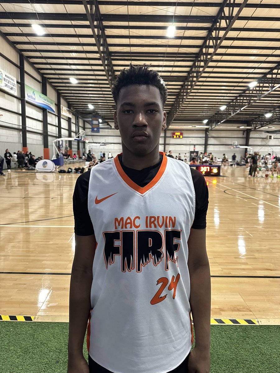 2027 | Damari Stephens | Mac Irvin Fire 6’3 guard with a mix of size, speed & athleticism. He is a matchup nightmare for smaller guards as he creates scoring opportunities for his team when he attacks downhill. Played solid defense while being able to switch different positions.