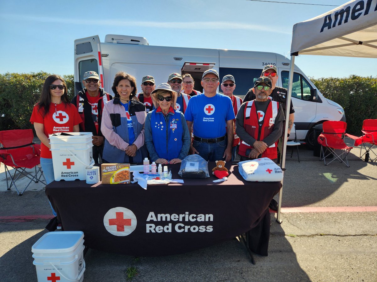 ⛑️ @RedCross volunteers participated in a Multi-Agency Educational Vocational Exercise in Fresno today. Students had the chance to learn from volunteers about how we set up a shelter & how the Red Cross helps during a disaster. Thank you to this bunch of amazing volunteers! ❤️