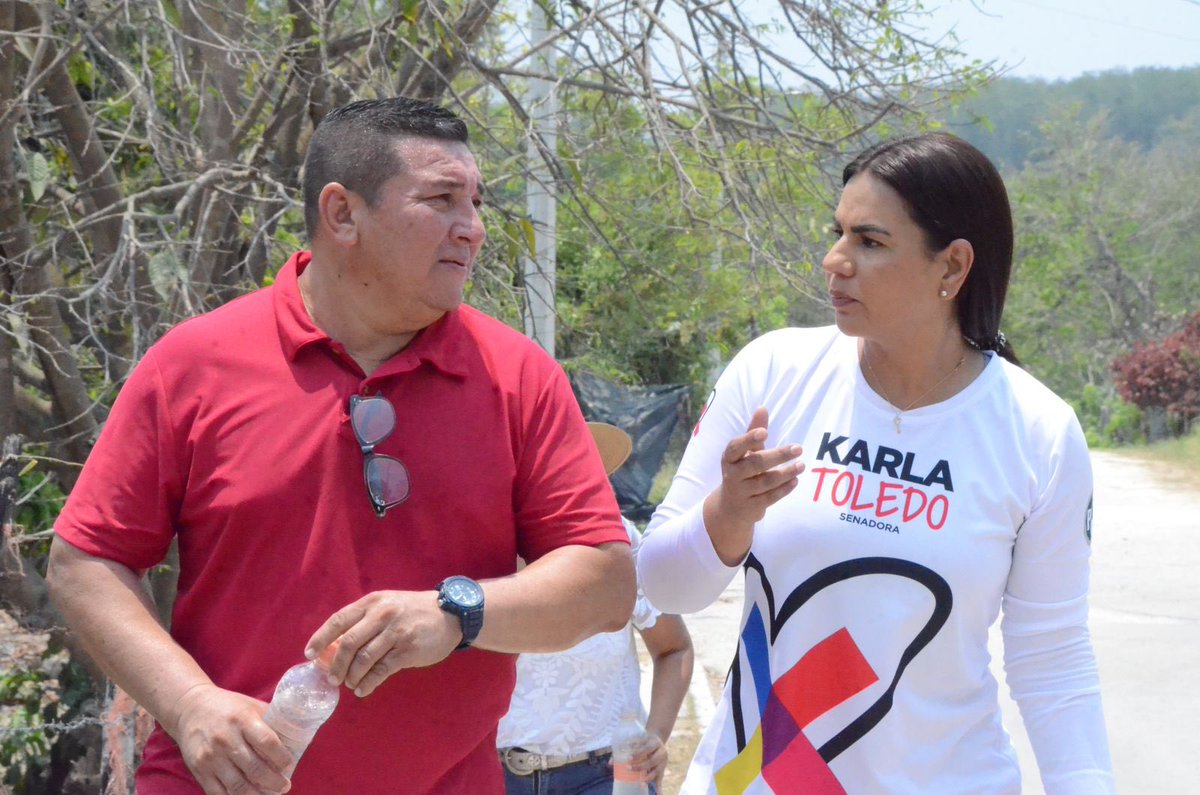 Con este calorrr y aquí en #PejeLagarto llevan varios días sin agua en algunas casas y en otras un chorrito  apenas y por ratos 🤦🏻‍♀️

Urgeeeee que se atienda esta necesidad aquí en Candelaria 📍