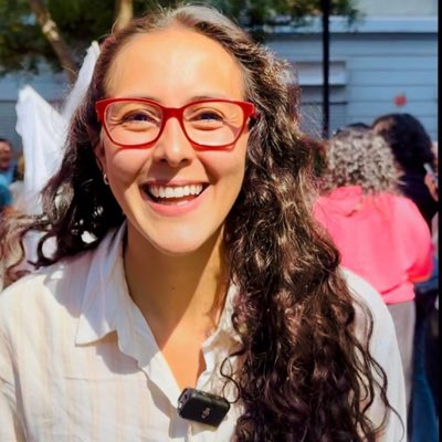 cataapozo's tweet photo. Construyendo desde la alegría 🙂🌼 Abril y muchas alegrías #LaFlorida #CatalinaPozo https://t.co/fggQ0vgujE
