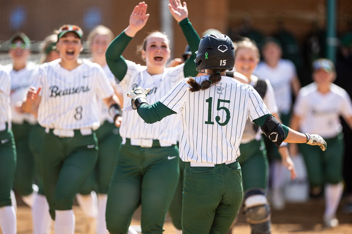 Split our first series on the dirt 🥎

📸 <a href="/brentcizekphoto/">Brent Cizek</a>

Full gallery: bsubeavers.com/galleries/soft…

#GoBeavers #BeaverTerritory
