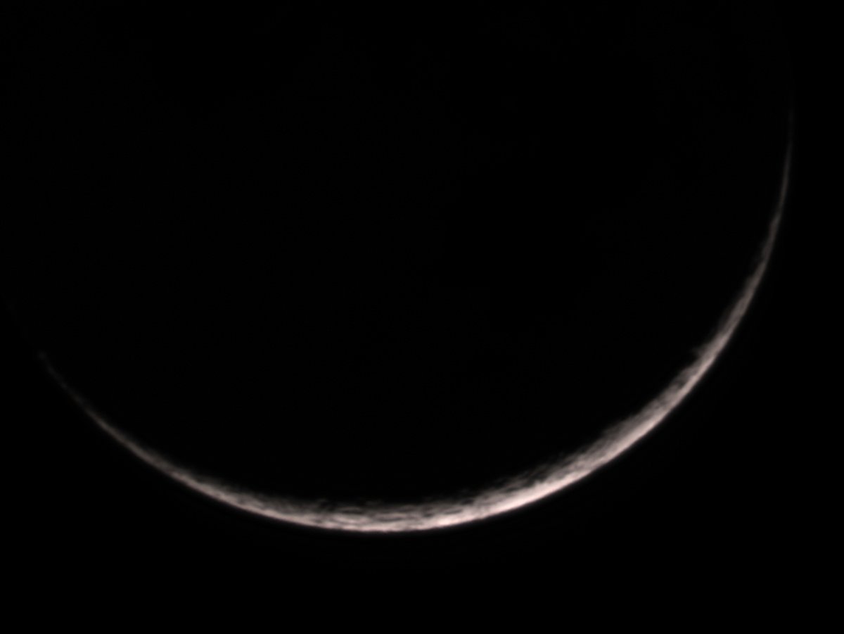 昨日は、とても細い月が見えた。月齢は、一体 40時間くらいだ。自分観測史上、一番細い月だと思いそうになった。
#eVscope
