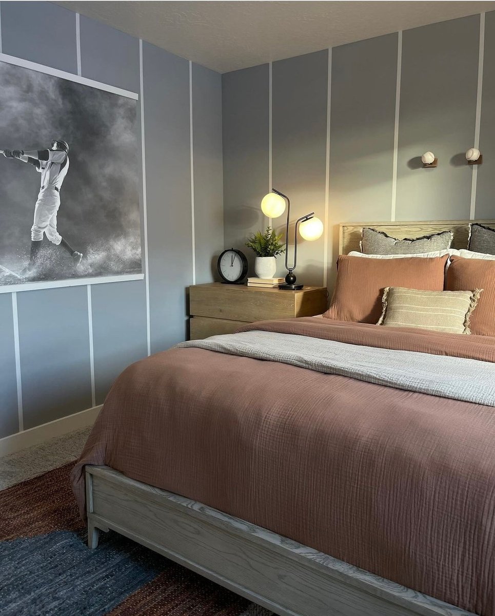 Complimentary colors make this a strike-out of a room ⚾️

📸: instagram.com/@kell.creative

#bedroom #bed #neutral #neutralcolors #bedroomdesign #designinspo #voyage #livingspaces #nateberkus #jeremiahbrent