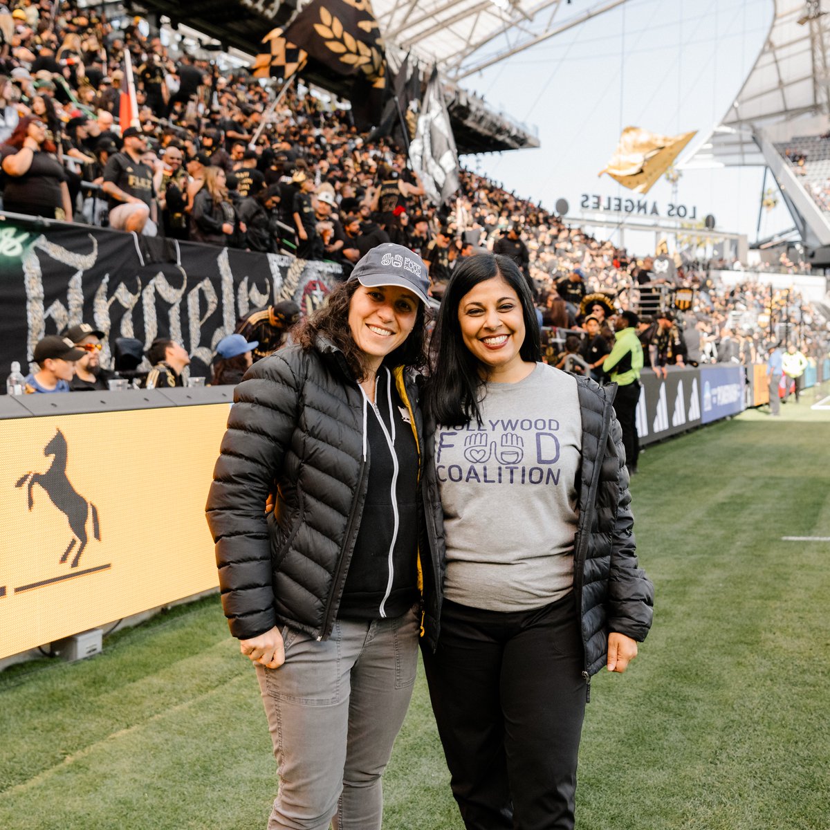 This week, we honor @HollywoodFoodCo The organization rescues over 49,000 pounds of food weekly and prepares nightly meals for the food insecure. Since its founding in 1987, the organization has not missed a single night of meal service. #LAFC Community Spotlight |…