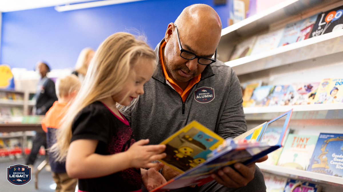 Having fun at the Scholastic Book Fair 📚 @Broncos alumni helped students at Center for Talent Development choose some new books to take 🏡