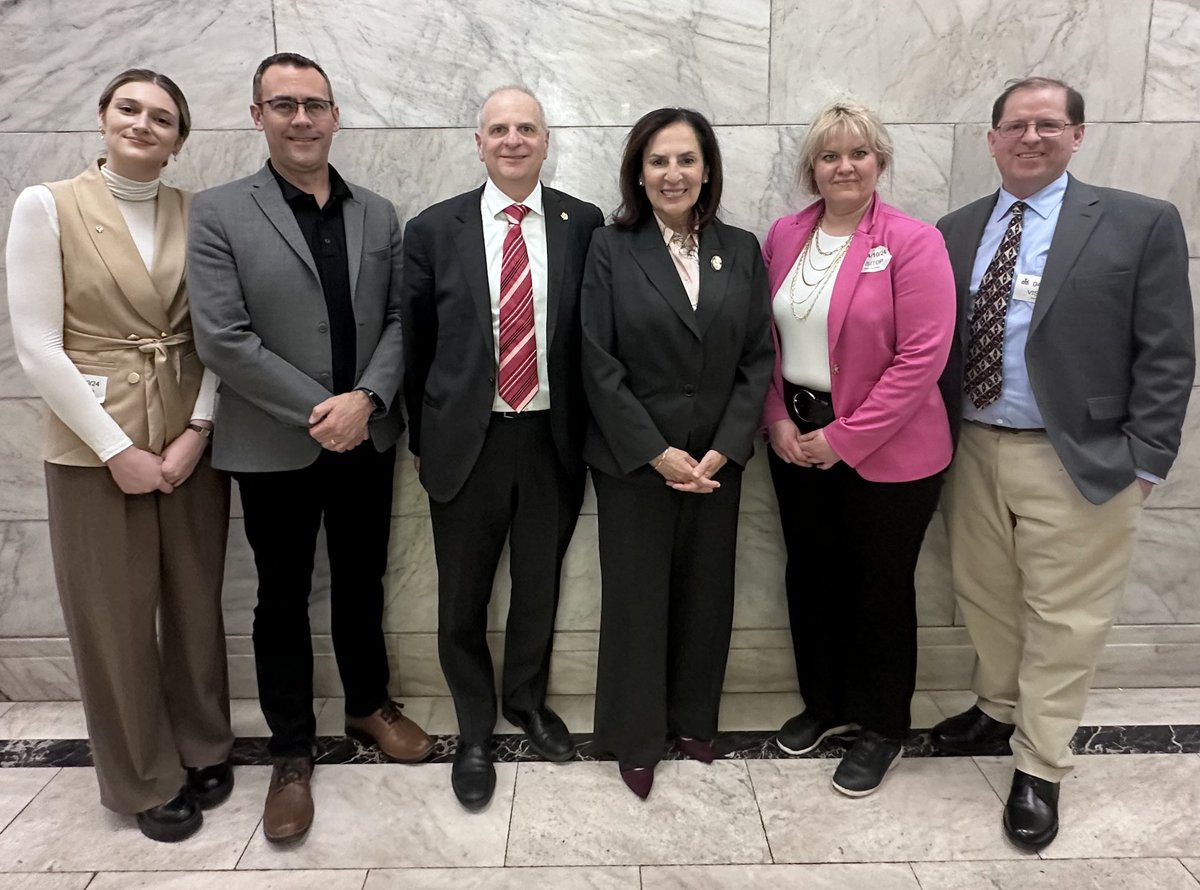 Today's discussions at Queen’s Park were enriching as MPPS joined @ChemistryCanada for their advocacy day. I had the chance to engage in fruitful conversations with Don, Ken, Andrea, Tracy, Ryan, and Patrick on critical innovations in their industry. Grateful for their