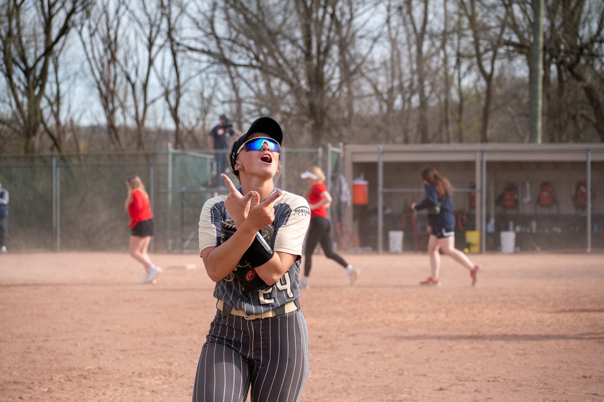 With today’s @OaklandSoftball win, Oakland once again clinches the Metro Series Title against the team down the road!!