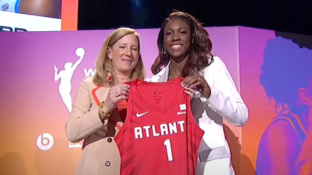 2 years ago today the Atlanta Dream selected @howard_rhyne out of Kentucky with the No. 1 pick in the 2022 WNBA Draft. acrossthetimeline.com/wnba/drafts.ht…
