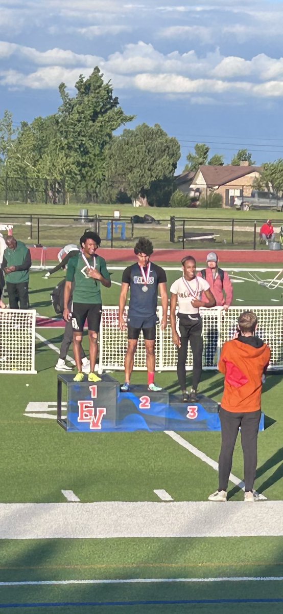 Congratulations to Landon for winning the 110 Hurdles at Area, qualifying for the Regional meet next week in Humble, TX. @ConnallyFb @CoachCBurton @PfISDAthletics @THSCAcoaches @var_austin