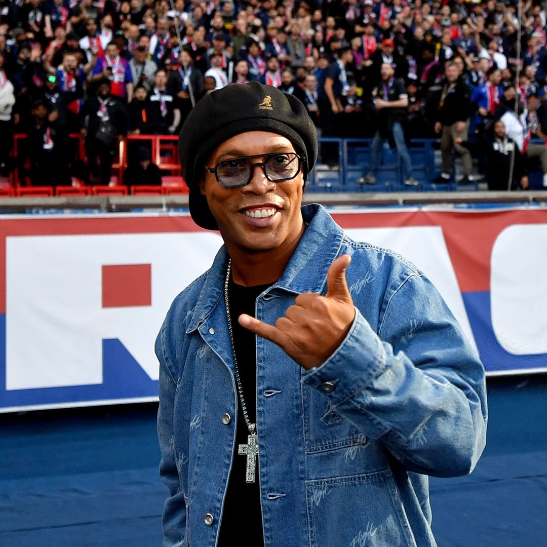 10Ronaldinho tweet picture