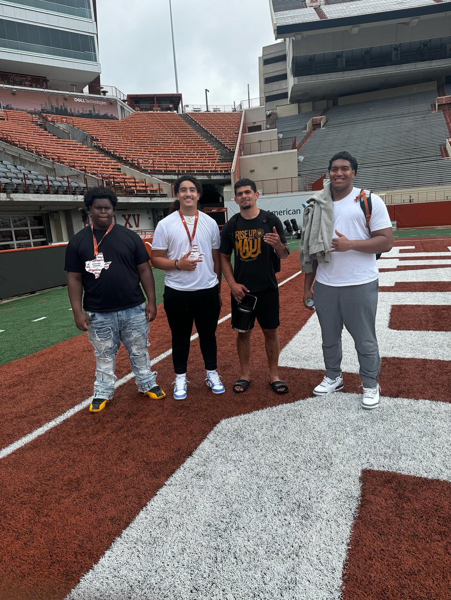 Blessed to be back at UT yesterday with the crew! #AGNB @CoachK_Baker @JGriedl @9ine0Elite @CoachBullRush @CoachJayWilson @jakelangi