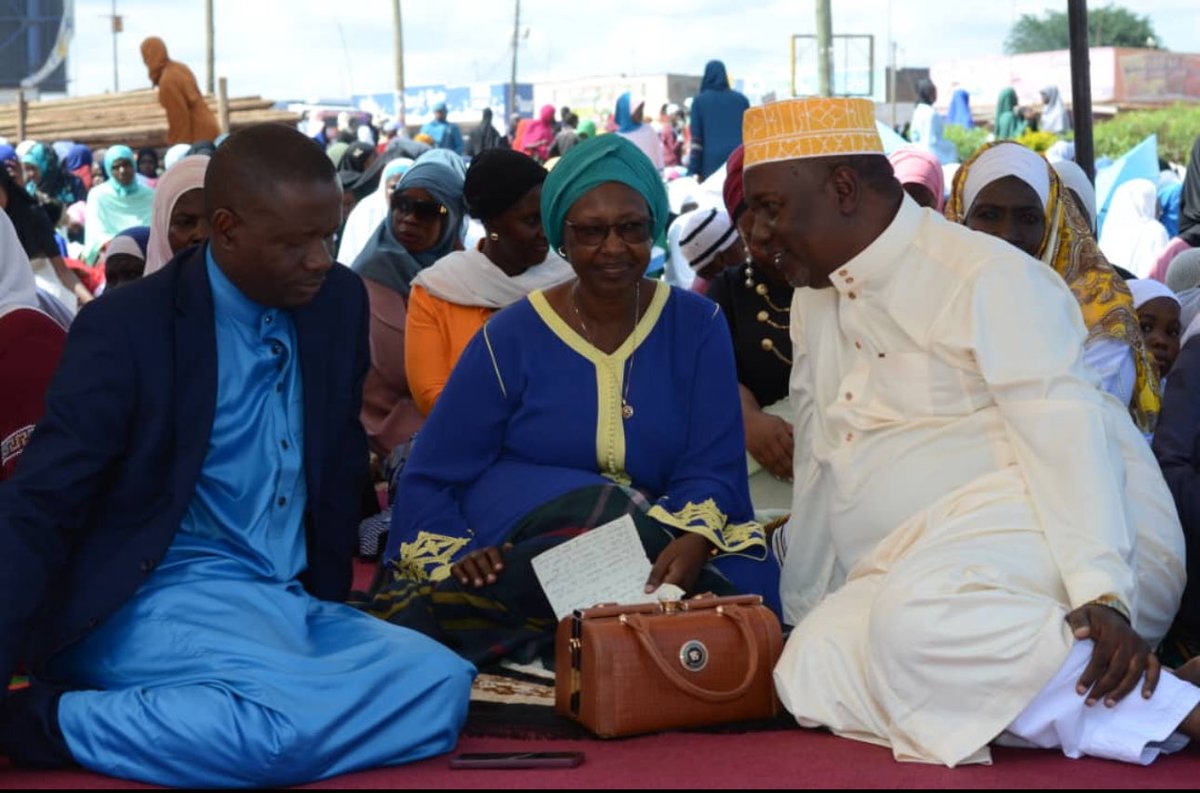 ⁦⁦@KaboyoAlice⁩, Minister of State Luwero/Rwenzori Region, today joined the Moslem faithfuls of Luwero during Eid prayers,marking the end of the fasting season.She contributed 5m to their celebrations;and called on them to remain united in their diversity. ⁦