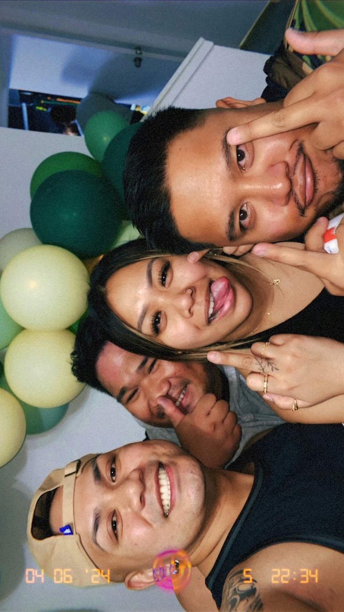 _Jbizzle's tweet photo. I really gotta stop sticking my middle finger in pictures, I look like an asshole. I promise I’m not. 😭 (ft. the gays and the butch) https://t.co/Sp126ofvZv