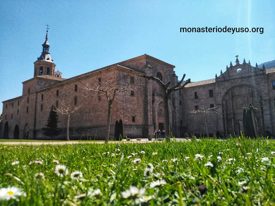 Un día espectacular en San Millán de la Cogolla . El Monasterio de Yuso, en plena primavera 🔁 #rt