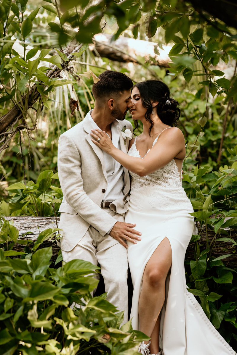 Find yourselves in our sun-drenched forest here at Bakers Ranch. Creating that perfect backdrop for memories that'll last a lifetime. bit.ly/3rjOoZI (941) 776-1460
@RabeccaCruzPhotography #allinclusivevenue #allinclusivewedding #floridaweddingvenue