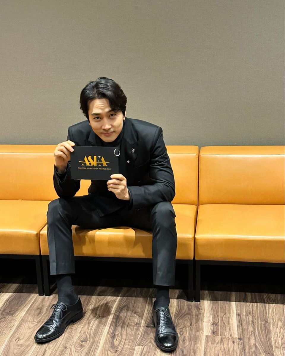 Can literally sacrifice like 1000 young boys JUST FOR THIS SMIRK🔥😍🥵
HE'S THE GRAND PRIZE HIMSELF🔥😍
My fav pose AND IT TOOK A LONG WHILE FOR THIS TO HAVE A COMEBACK😭😍
#SongSeungheon #송승헌 #ASEA2024