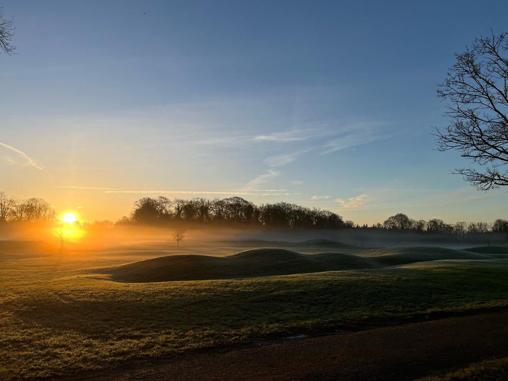 Spring time is here, time to get out into the fresh air and onto our championship course to hit some balls! Open to all, a warm welcome awaits you⛳ Explore our visitors and hotel green fees (and great greens even if we do say so ourselves) here bit.ly/3vocEkQ