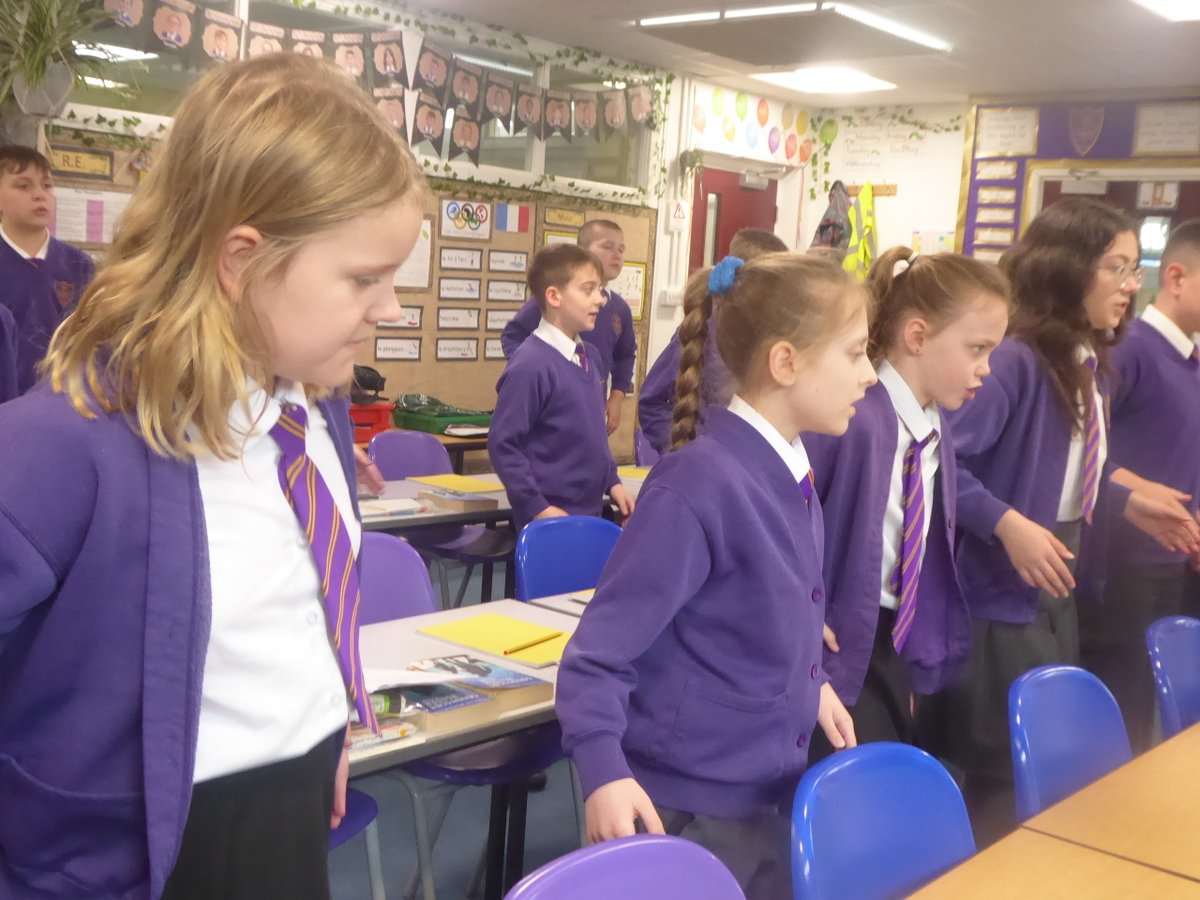 Body percussion to Samba inspired rhythms had Class 5 up and moving. The children were kept on their toes reading the music, using their bodies as percussion instruments, counting beats, and learning a few Portuguese words. @Rise_MAT #flourishandsucceed @LeicsMakeMusic #sssj