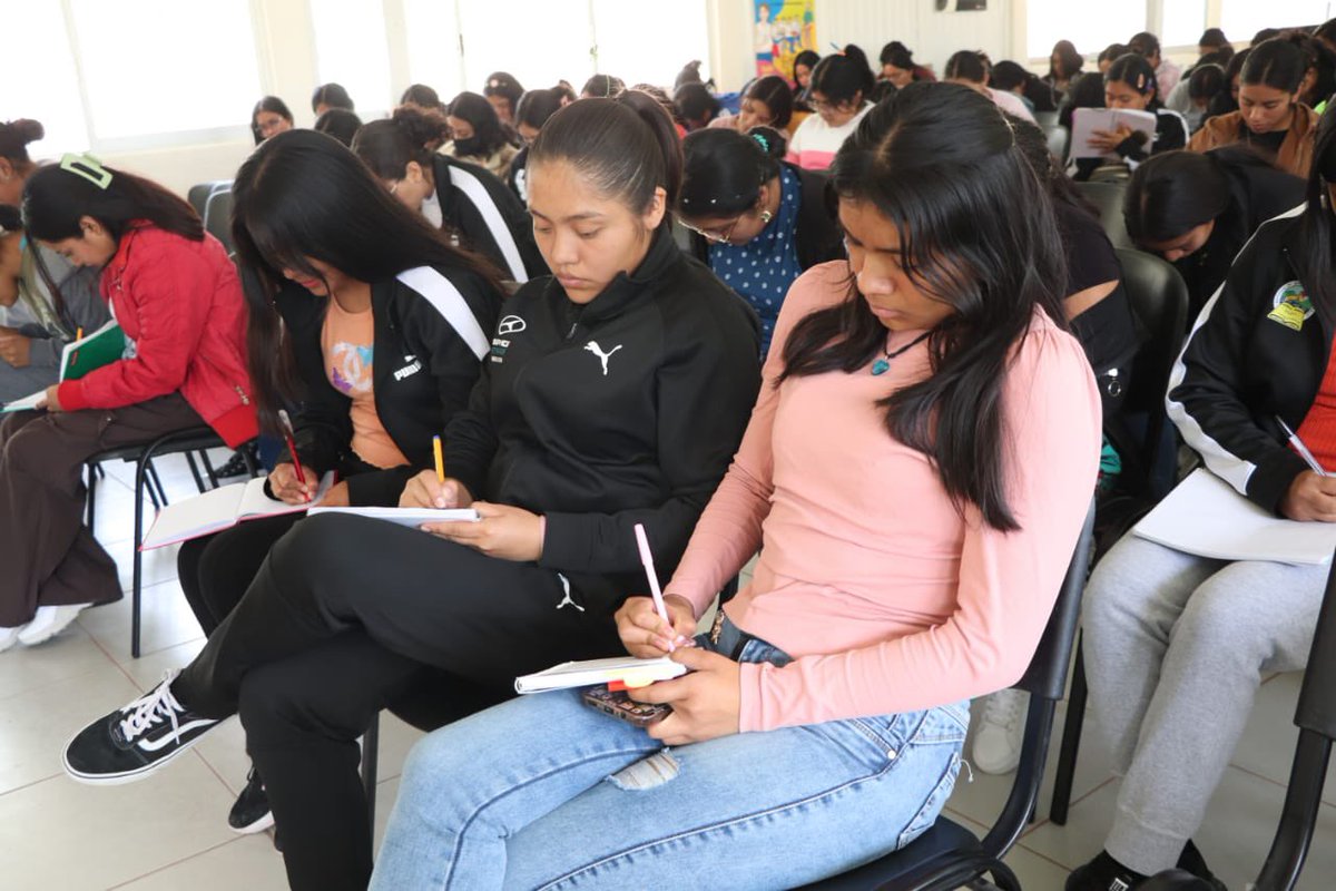 IEEPOGobOax's tweet photo. En seguimiento a actividades que contribuyan al respeto y relaciones positivas entre el alumnado, en la Escuela Normal Rural Vanguardia de Tamazulápam, el IEEPO inició un jornada de sensibilización con el tema "Derechos Humanos y la importancia de la Dignidad Humana". https://t.co/kXxOe3Tqs2