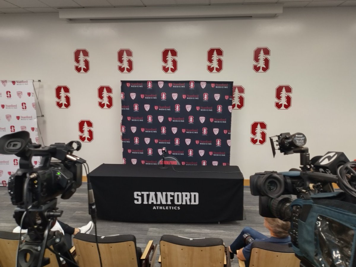 Waiting for the presser to start at the top of the hour for Tara VanDerveer, watch it live at YouTube.com/StanfordAthlet… #ncaaw