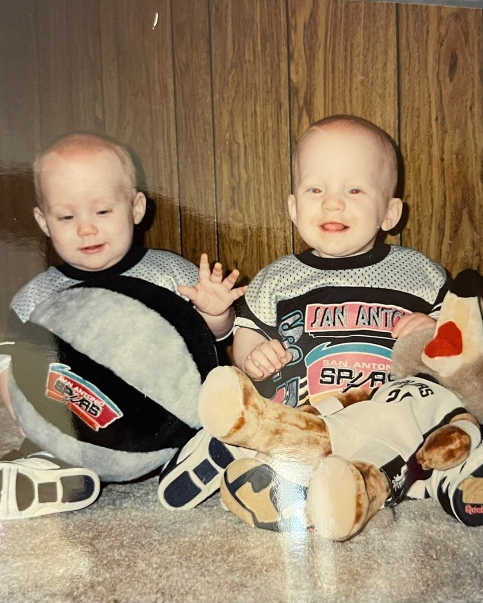 repping the Spurs since day 1 ⏪ #tbt @mylocalashley | #sponsored