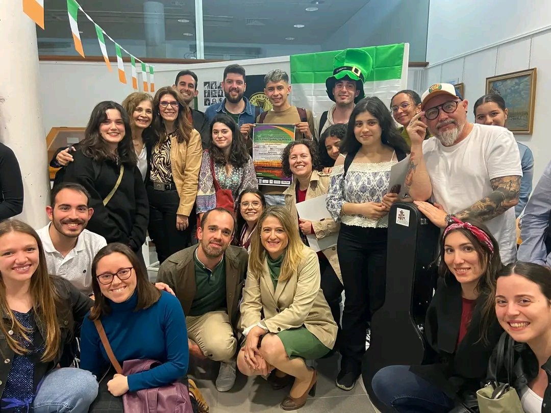 Another success we proudly celebrate in AEDEI ☺️☘️: the 3rd International Seminar 'Cultural Waves in Irish Studies' at the University of Huelva, organized impeccably by @auxiperezvides and José Carregal. @IrlEmbMadrid @e_efacis @Irish_Lit @obrien_eugene @marysunshineml