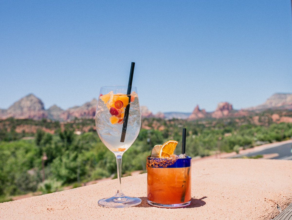 Cocktails with a view @Molecuisine 🍹🏜 #visitsedona #sedonarestaurants #cocktailswithaview #partnersubmission