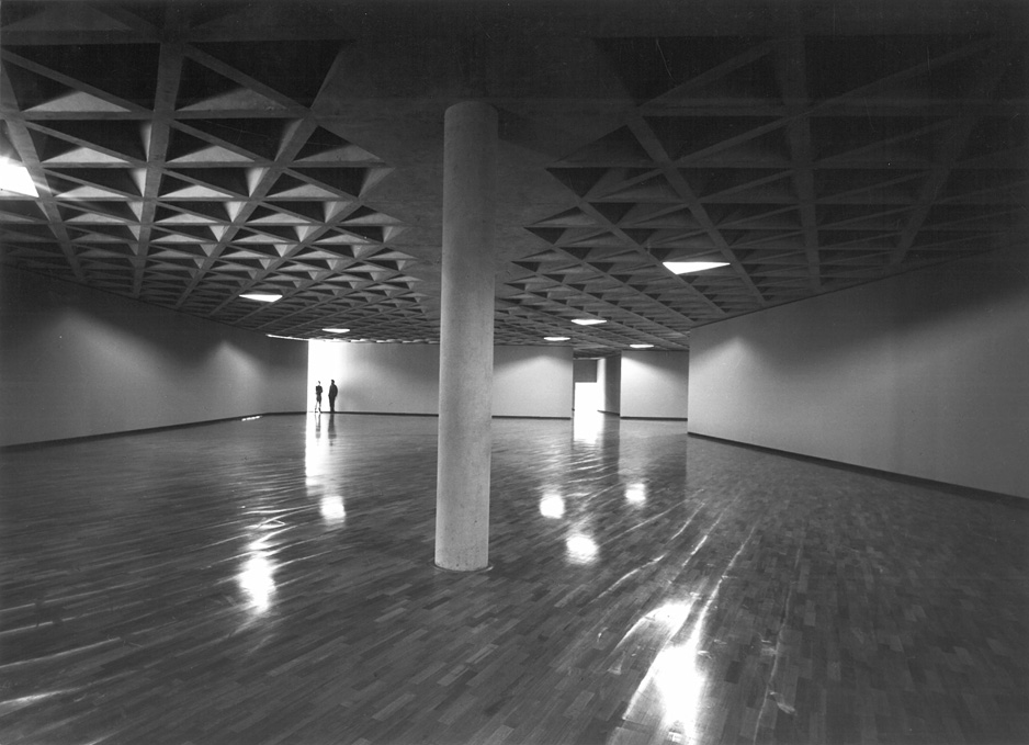 #ThrowbackThursday to before the Gallery had its grand opening. We let Max Dupain work his magic in an empty Gallery. 📸 Max Dupain photographs of the Australian National Gallery building prior to installation ©️ Max Dupain #MaxDupain #NationalGalleryAU