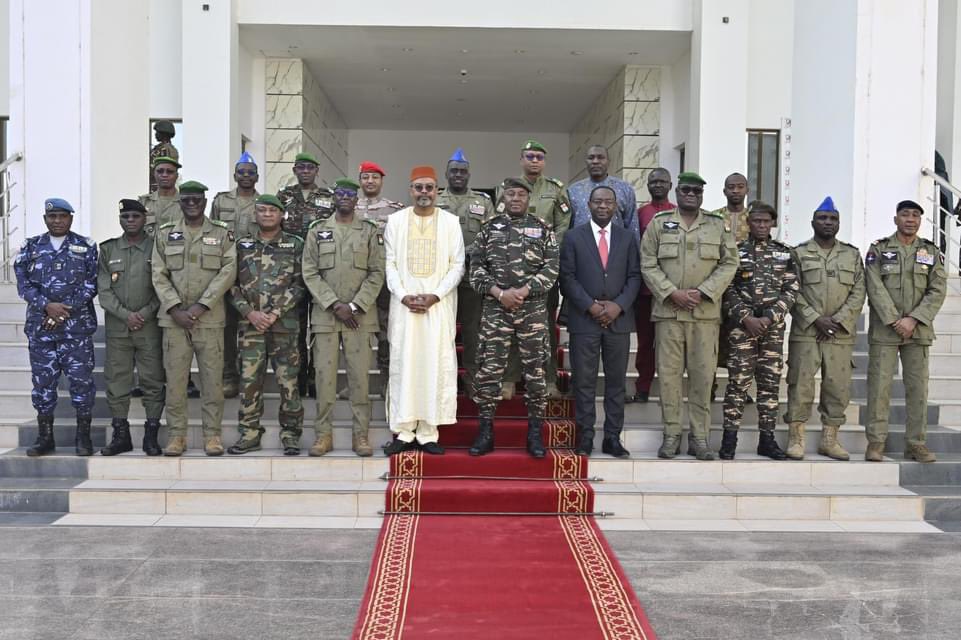 La notion de durée de la Transition est caduque au Burkina Faso, au Mali et au Niger, car la CEDEAO qui l'exigeait est hors-jeu. Il y aura Fin de la Transition quand la sécurité, la souveraineté et la prospérité seront garanties. #ecrivezça