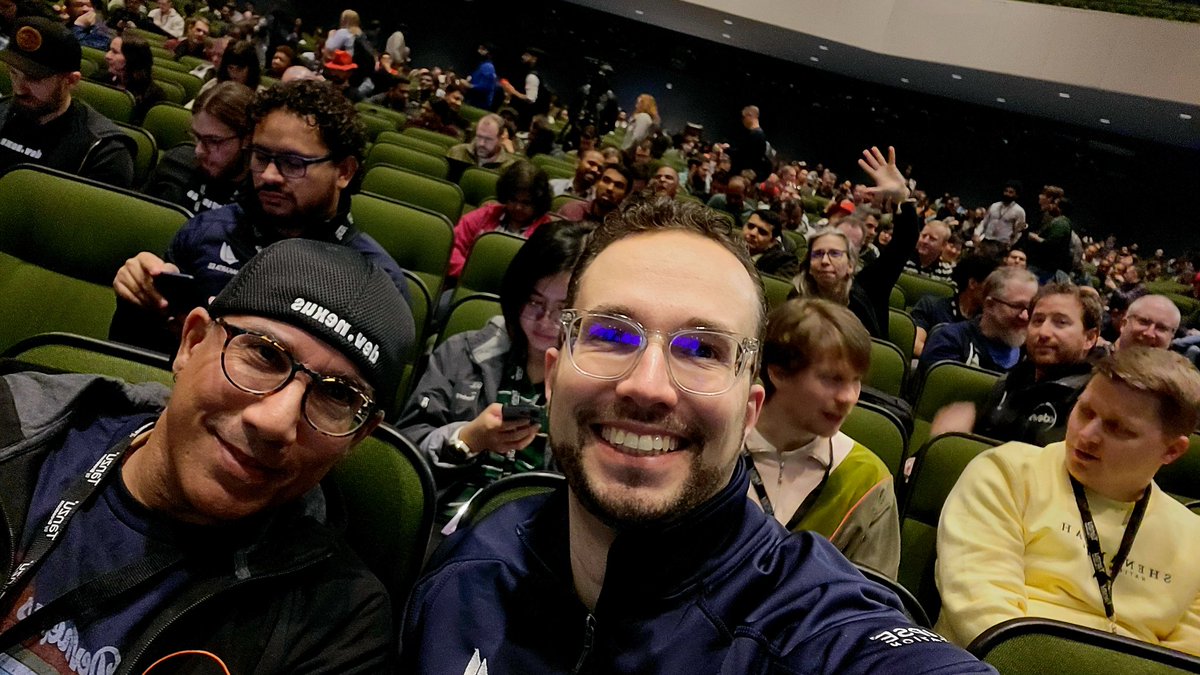 The keynote is about to start! Frontrow seats with @vincentmayers Photobomb credits to @ebullientworks