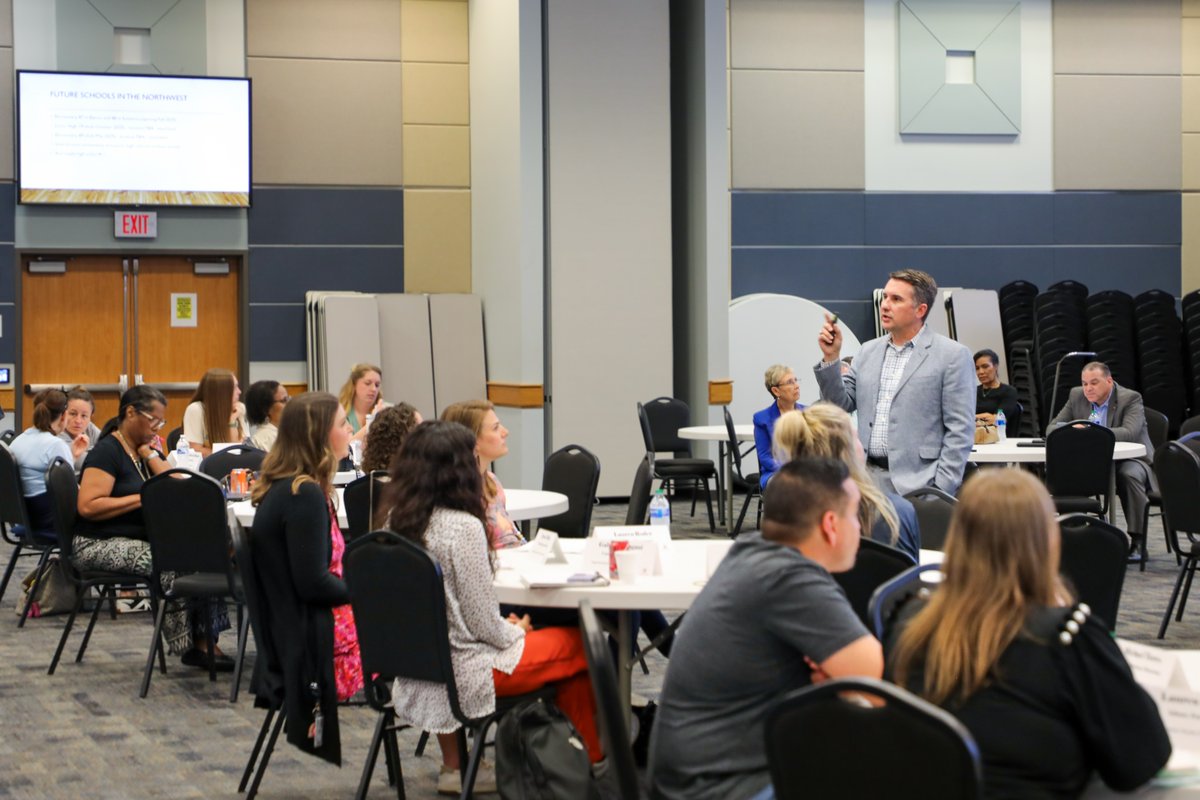 This week, the Superintendent’s Teacher Leadership Forum met with Dr. Gregorski and district leaders to receive an overview and update from the Operations division. Thank you to the TLF for your participation and unwavering dedication to our students' success!