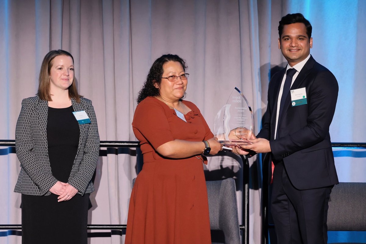 We also honored @Holland_Knight's Nancy Anderson with the Klepper Prize for Volunteer Excellence for her extensive pro bono work with Legal Aid DC and our former client Magnolia Alvarez Velasquez with the Partnership Award. Congratulations to all the honorees!