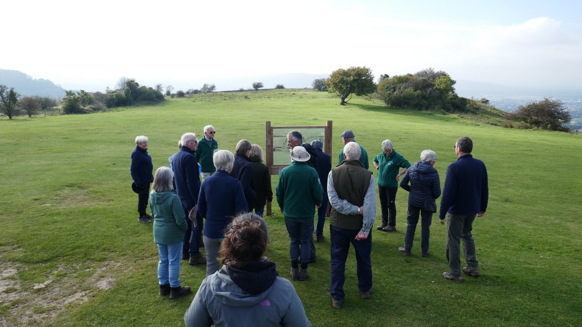 'Crickley Time Machine – A 170 Million Year Journey' Guided walk with @CotswoldsNL Wardens on Sat. 27th April '24 at 10am. Journey starts in Middle Jurassic with the Cotswold Limestone, Neolithic, an Iron Age hillfort and Roman occupation. Full details: cotswolds-nl.org.uk/guided_walks/c…