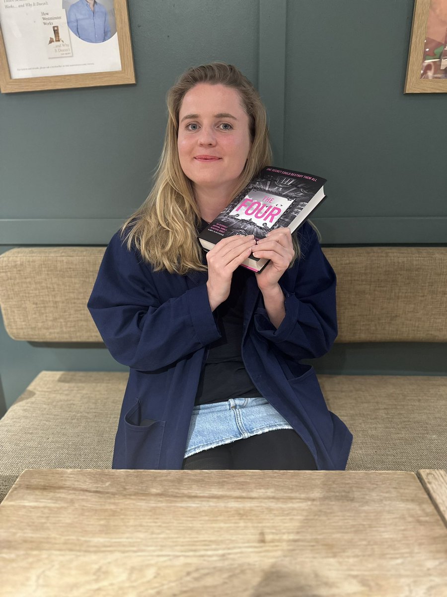 An absolute corker of an event tonight hosted expertly by @Helen_Fields at @WaterstonesOxf with @elliekeel1 @jennieg_author and @JaneCaseyAuthor ✨ A hilarious evening and I think more events should have speed dating….iykyk 😂📚👏 @HQstories 🩷 #TheFour