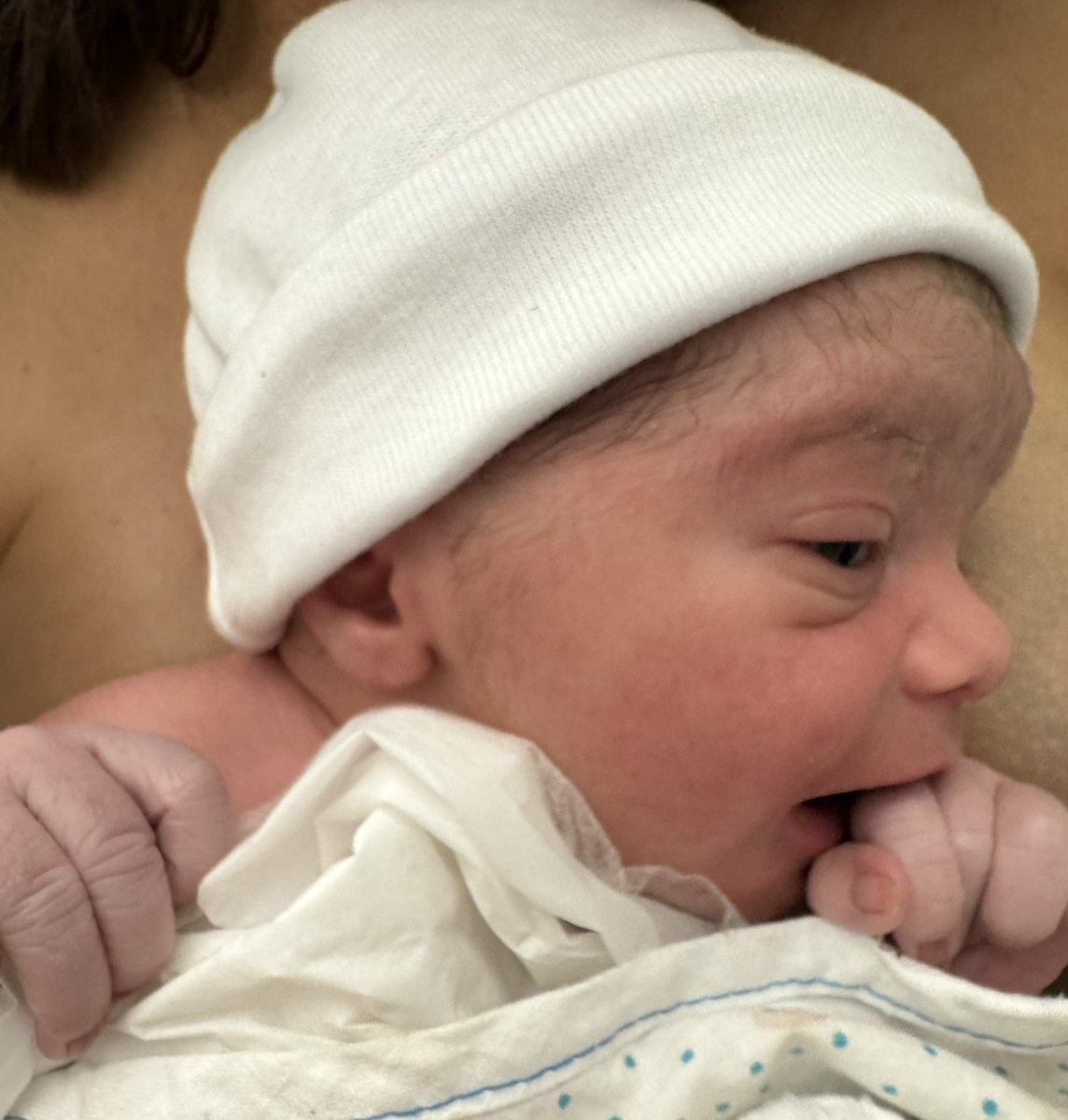 Hello world… Thiago Larrazabal was born at 8:33 pm of April 10th… Mum is doing awesome. @hannalamelas