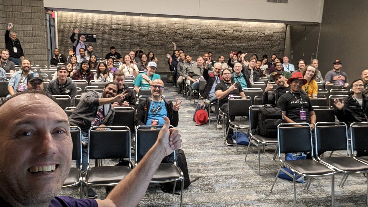 Super happy 😍 with my talk about #cleancode and #ai at #devnexus24 @devnexus with a great turnout, several questions and 'fans' selfies ❤️ @SonarSource Slides ; Bit.ly/vilojona-clean…