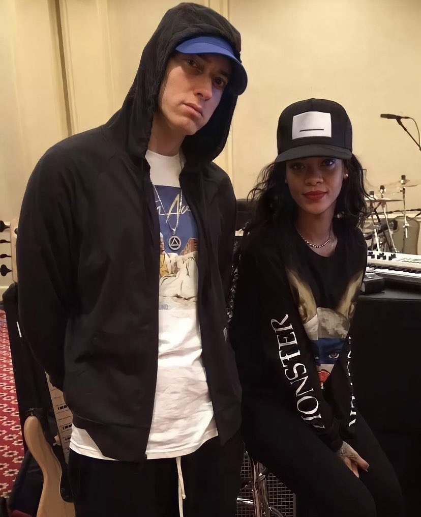 'The Monster' do Eminem com a Rihanna, superou 1 BILHÃO de streams no Spotify. É a 10° música dele a alcançar tal feito na plataforma.