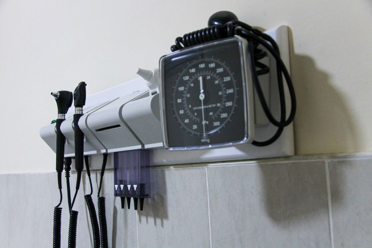 AdolfoP_Oficial's tweet photo. #10Abr Las instalaciones del Consultorio Popular Los Naranjos cuentan con sala de espera, sala de inmunización, farmacia, comedor. Desde la Gobernación de Lara y el Ministerio de Salud, hemos  realizado la dotación de equipamiento como escritorios, equipo de ORL, estantería, escabeles, camillas, nebulizadores, sillón ginecológico, tensiómetros, climatización y la obra civil junto a la alcaldía de Iribarren. 

@LuisJonasReyes 
@MagaGutierrezV 
@SPPS__Lara