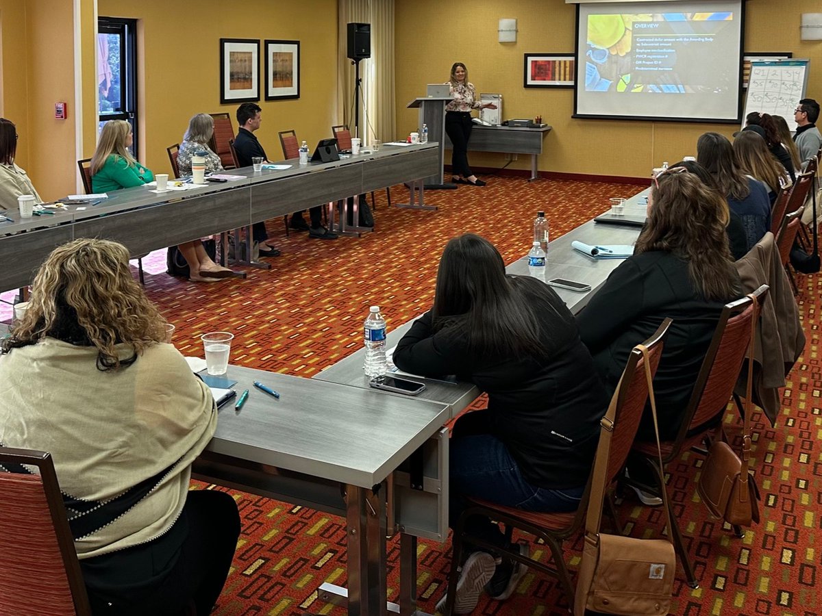 Great turnout for our Navigating #PrevailingWage/#DavisBacon seminar in #Sacramento! Delighted to present with Karissa Scott of @PWC2015CA who spoke on common errors seen on #certifiedpayroll reports. Couldn't join? Contact us to speak to your organization bit.ly/43A16b6