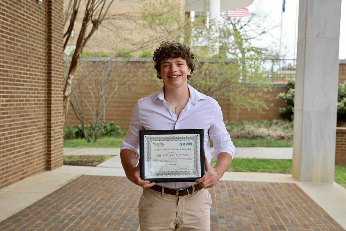 Introducing Micajah Mason, the winner of the $20,000 LCS Education Foundation Excellence in Science scholarship! He’s finishing up his senior year @HHS_Pioneers and Central Virginia Governor’s School and plans to study @virginia_tech. 🧠📈 Learn more: lcsedu.net/2024/04/10/hhs…