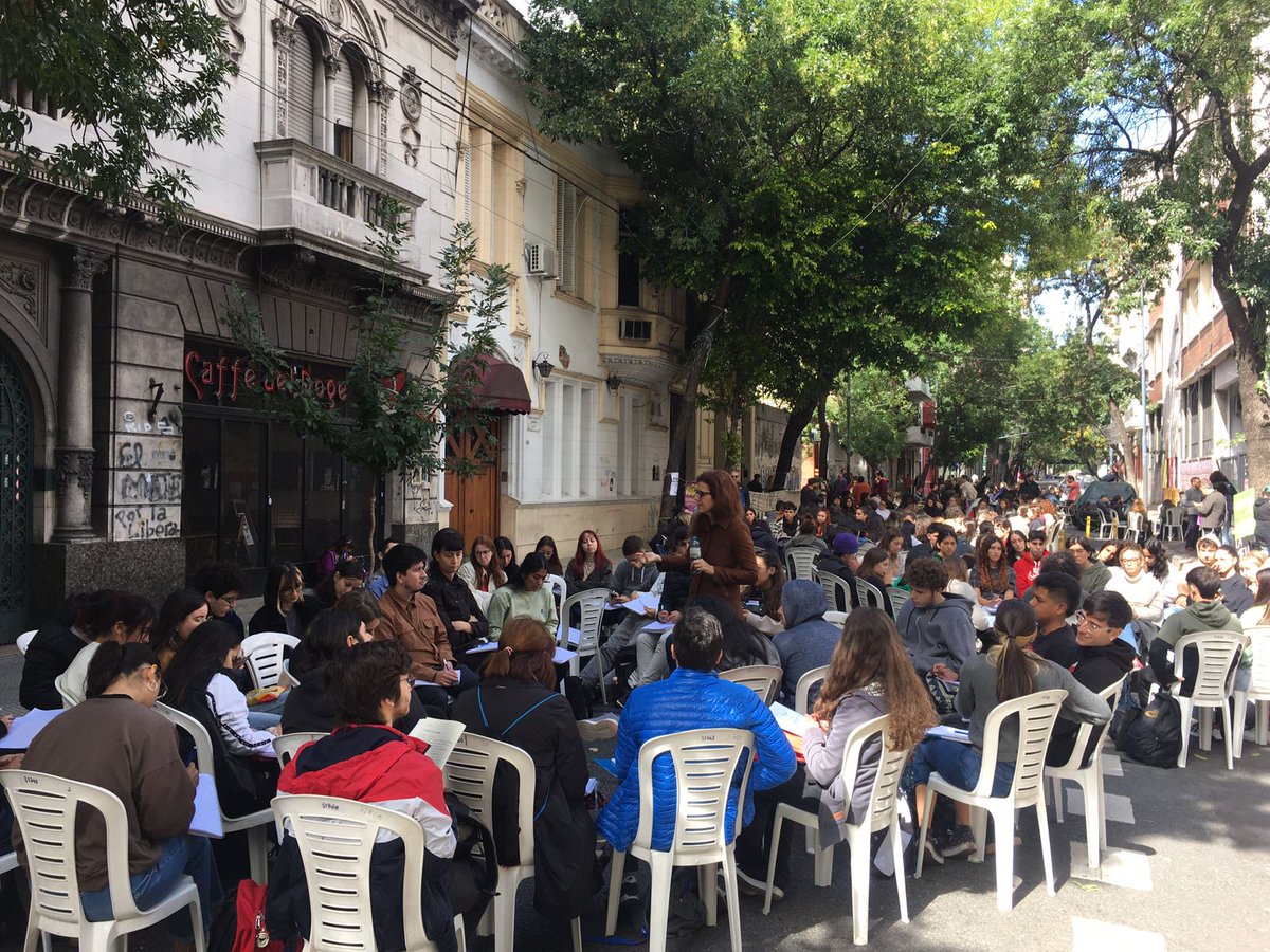 🚨 Ahora Clases públicas en FSOC contra el ajuste del desquiciado y en defensa de la Universidad pública
#ElPeorPresidenteDeLaHistoria