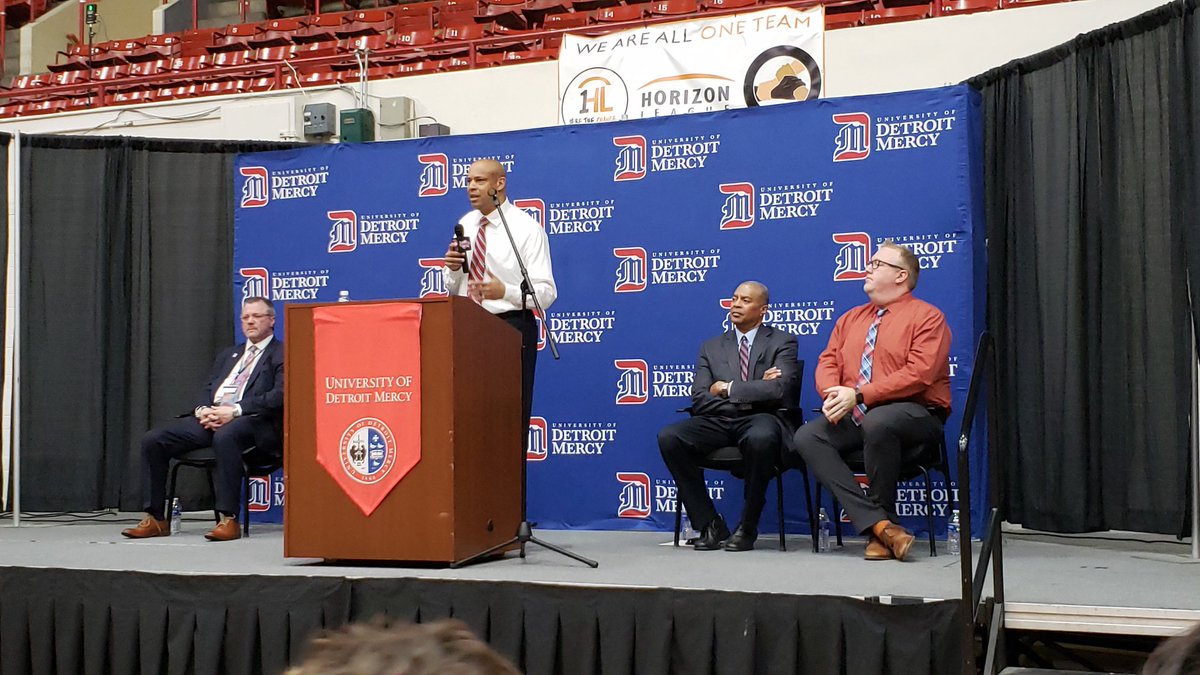 Fox2Woody's tweet photo. There's a new hand on the wheel for  #Detroit #Titans basketball - @UDMTitans bringing in Inkster native  Mike Montgomery as Head Coach!
My story tonight on #Fox2Sports https://t.co/mXMUpfc9oh