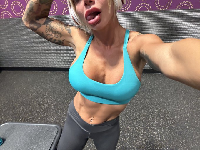 Sooo, I had my first muscle fetish client and let me say- I had a BALL!  Thanks D for a fun afternoon